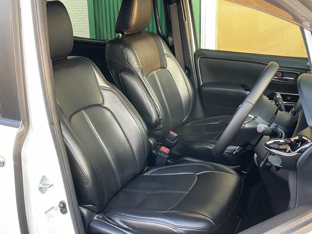 トヨタ ヴォクシー ZS 煌Ⅱ 千葉県 2019(平31)年 4.4万km ホワイトパールクリスタルシャイン トヨタセーフティセンス/・プリクラッシュセーフティ/・オートマチックハイビーム/・レーンディパーチャーアラート/先行車発進告知機能/クリアランスソナー/アルパイン11型ナビ/（Bluetooth/CD/DVD/SD/フルセグ）/バックカメラ/アイドリングストップ/ビルトインETC/純正16インチアルミホイール/両側パワースライドドア/LEDヘッドランプ/LEDフォグランプ/純正フロアマット/・2列目社外ラグマット付き/サイドバイザー/ステアリングスイッチ/本革巻きステアリング/革調シートカバー/電動格納ドアミラー/ドアミラーウインカー/プッシュエンジンスタート/スマートキー/スペアキー