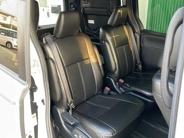 トヨタ ヴォクシー ZS 煌Ⅱ 千葉県 2019(平31)年 4.4万km ホワイトパールクリスタルシャイン トヨタセーフティセンス/・プリクラッシュセーフティ/・オートマチックハイビーム/・レーンディパーチャーアラート/先行車発進告知機能/クリアランスソナー/アルパイン11型ナビ/（Bluetooth/CD/DVD/SD/フルセグ）/バックカメラ/アイドリングストップ/ビルトインETC/純正16インチアルミホイール/両側パワースライドドア/LEDヘッドランプ/LEDフォグランプ/純正フロアマット/・2列目社外ラグマット付き/サイドバイザー/ステアリングスイッチ/本革巻きステアリング/革調シートカバー/電動格納ドアミラー/ドアミラーウインカー/プッシュエンジンスタート/スマートキー/スペアキー