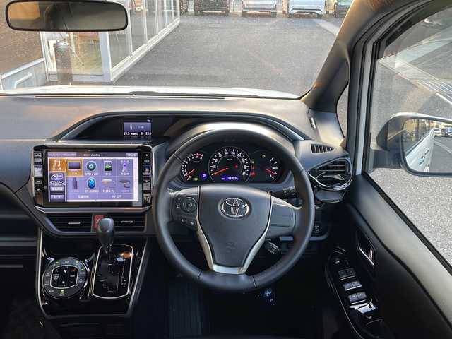 トヨタ ヴォクシー ZS 煌Ⅱ 千葉県 2019(平31)年 4.4万km ホワイトパールクリスタルシャイン トヨタセーフティセンス/・プリクラッシュセーフティ/・オートマチックハイビーム/・レーンディパーチャーアラート/先行車発進告知機能/クリアランスソナー/アルパイン11型ナビ/（Bluetooth/CD/DVD/SD/フルセグ）/バックカメラ/アイドリングストップ/ビルトインETC/純正16インチアルミホイール/両側パワースライドドア/LEDヘッドランプ/LEDフォグランプ/純正フロアマット/・2列目社外ラグマット付き/サイドバイザー/ステアリングスイッチ/本革巻きステアリング/革調シートカバー/電動格納ドアミラー/ドアミラーウインカー/プッシュエンジンスタート/スマートキー/スペアキー