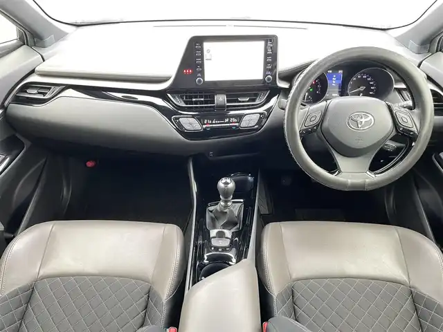 トヨタ Ｃ－ＨＲ G－T 熊本県 2020(令2)年 3.7万km ホワイトパールクリスタルシャイン 6速IMT/TRDフルエアロ/純正ディスプレイオーディオナビ/・AM/FM/BT/Miracast/USB/・バックカメラ/・全周囲カメラ/トヨタセーフティセンス/・プリクラッシュセーフティ/・レーントレーシングアシスト/・ブラインドスポットモニター/・ロードサインアシスト/・レーダークルーズコントロール/・オートマチックハイビーム/ステアリングリモコン/ハーフレザーシート/・D/Nシートヒーター/ビルトインETC/前後ドライブレコーダー/オートホールド/LEDヘッドライト/オートライト/フォグランプ/スマートキー/プッシュスタート/純正フロアマット/TRD19インチアルミホイール
