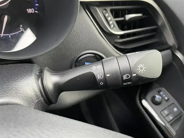 トヨタ Ｃ－ＨＲ G－T 熊本県 2020(令2)年 3.7万km ホワイトパールクリスタルシャイン 6速IMT/TRDフルエアロ/純正ディスプレイオーディオナビ/・AM/FM/BT/Miracast/USB/・バックカメラ/・全周囲カメラ/トヨタセーフティセンス/・プリクラッシュセーフティ/・レーントレーシングアシスト/・ブラインドスポットモニター/・ロードサインアシスト/・レーダークルーズコントロール/・オートマチックハイビーム/ステアリングリモコン/ハーフレザーシート/・D/Nシートヒーター/ビルトインETC/前後ドライブレコーダー/オートホールド/LEDヘッドライト/オートライト/フォグランプ/スマートキー/プッシュスタート/純正フロアマット/TRD19インチアルミホイール