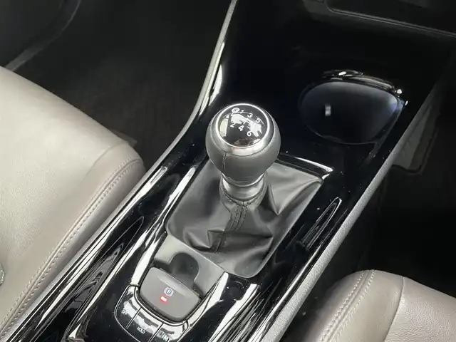 トヨタ Ｃ－ＨＲ G－T 熊本県 2020(令2)年 3.7万km ホワイトパールクリスタルシャイン 6速IMT/TRDフルエアロ/純正ディスプレイオーディオナビ/・AM/FM/BT/Miracast/USB/・バックカメラ/・全周囲カメラ/トヨタセーフティセンス/・プリクラッシュセーフティ/・レーントレーシングアシスト/・ブラインドスポットモニター/・ロードサインアシスト/・レーダークルーズコントロール/・オートマチックハイビーム/ステアリングリモコン/ハーフレザーシート/・D/Nシートヒーター/ビルトインETC/前後ドライブレコーダー/オートホールド/LEDヘッドライト/オートライト/フォグランプ/スマートキー/プッシュスタート/純正フロアマット/TRD19インチアルミホイール