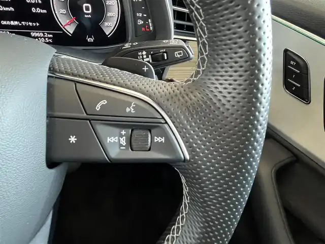 アウディ アウディ Ｑ７ 55TFSIクワトロ Sライン 山形県 2022(令4)年 4.5万km 白 純正ナビ/360°カメラ/フルセグTV/AppleCarplay/Audiプレセンス/アダプティブクルーズコントロール/レーンキープアシスト/ブラインドスポットモニター/パドルシフト/パワーシート/レザーシート/シートヒーター/ヘッドアップディスプレイ/ミラーヒーター