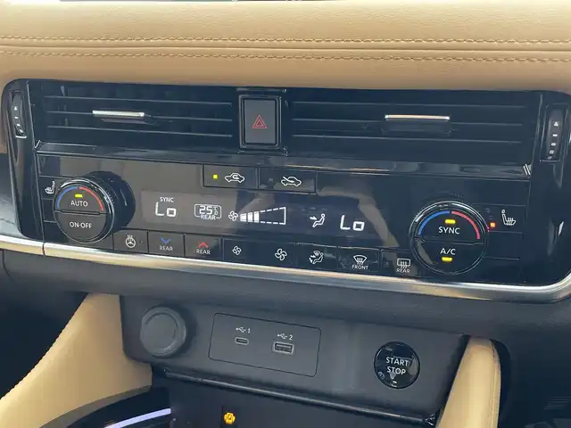 日産 エクストレイル 滋賀県 2023(令5)年 4万km ゴールド 純正12.3インチナビ/【Bluetooth/フルセグTV/Apple CarPlay/Android Auto】/タンナッパレザーシート/全方位カメラ/プロパイロット2.0/プロパイロットパーキング/レーンキープアシスト/クリアランスソナー/ブラインドスポットワーニング/LEDヘッドライト/オートマチックハイビーム/デジタルインナーミラー/ヒルディセントコントロール/D/Nパワーシート/全席シートヒーター/ステアリングヒーター/前後ドライブレコーダー/AC100V電源/ヘッドアップディスプレイ/パワーバックドア/ビルトインETC2.0/電動パーキングブレーキ/オートブレーキホールド/ワイヤレス充電/後席ロールサンシェード/純正フロアマット/ドアバイザー/プッシュスタート/スマートキー/ステアリングリモコン