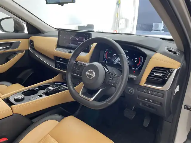 日産 エクストレイル 滋賀県 2023(令5)年 4万km ゴールド 純正12.3インチナビ/【Bluetooth/フルセグTV/Apple CarPlay/Android Auto】/タンナッパレザーシート/全方位カメラ/プロパイロット2.0/プロパイロットパーキング/レーンキープアシスト/クリアランスソナー/ブラインドスポットワーニング/LEDヘッドライト/オートマチックハイビーム/デジタルインナーミラー/ヒルディセントコントロール/D/Nパワーシート/全席シートヒーター/ステアリングヒーター/前後ドライブレコーダー/AC100V電源/ヘッドアップディスプレイ/パワーバックドア/ビルトインETC2.0/電動パーキングブレーキ/オートブレーキホールド/ワイヤレス充電/後席ロールサンシェード/純正フロアマット/ドアバイザー/プッシュスタート/スマートキー/ステアリングリモコン