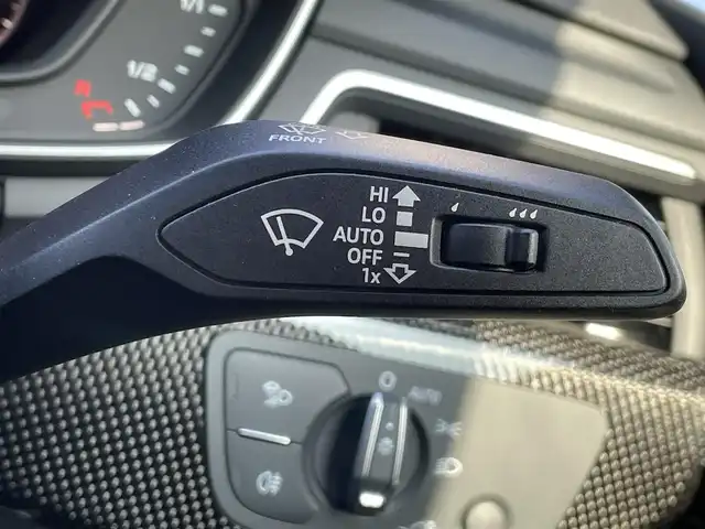 アウディ Ｓ５ スポーツバック 静岡県 2019(平31)年 4万km 青 サンルーフ/前席マッサージ機能付きシート/赤革/アシスタンスパッケージ/・パークアシスト/・サラウンドビューカメラ/メモリー付きパワーシート/前席シートヒーター/MMIナビ/(Bluetooth/USB/フルセグ/AUX)/BANG&OLUFSENスピーカー/360°カメラ/ACC/BSM/ドライブセレクト/カラードブレーキキャリパーレッド/ボディーカラー（ナバーラブルー）/Sスポーツシート/電動リアゲート/純正フロアマット/ETC2.0/ドライブレコーダー