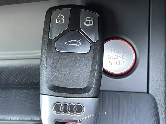 アウディ Ｓ５ スポーツバック 静岡県 2019(平31)年 4万km 青 サンルーフ/前席マッサージ機能付きシート/赤革/アシスタンスパッケージ/・パークアシスト/・サラウンドビューカメラ/メモリー付きパワーシート/前席シートヒーター/MMIナビ/(Bluetooth/USB/フルセグ/AUX)/BANG&OLUFSENスピーカー/360°カメラ/ACC/BSM/ドライブセレクト/カラードブレーキキャリパーレッド/ボディーカラー（ナバーラブルー）/Sスポーツシート/電動リアゲート/純正フロアマット/ETC2.0/ドライブレコーダー