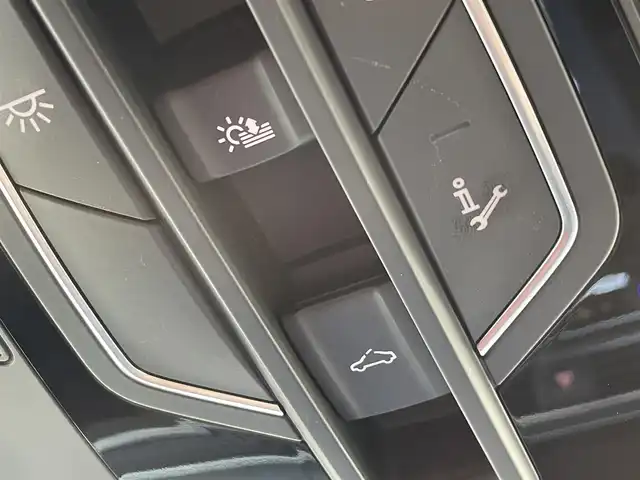 アウディ Ｓ５ スポーツバック 静岡県 2019(平31)年 4万km 青 サンルーフ/前席マッサージ機能付きシート/赤革/アシスタンスパッケージ/・パークアシスト/・サラウンドビューカメラ/メモリー付きパワーシート/前席シートヒーター/MMIナビ/(Bluetooth/USB/フルセグ/AUX)/BANG&OLUFSENスピーカー/360°カメラ/ACC/BSM/ドライブセレクト/カラードブレーキキャリパーレッド/ボディーカラー（ナバーラブルー）/Sスポーツシート/電動リアゲート/純正フロアマット/ETC2.0/ドライブレコーダー