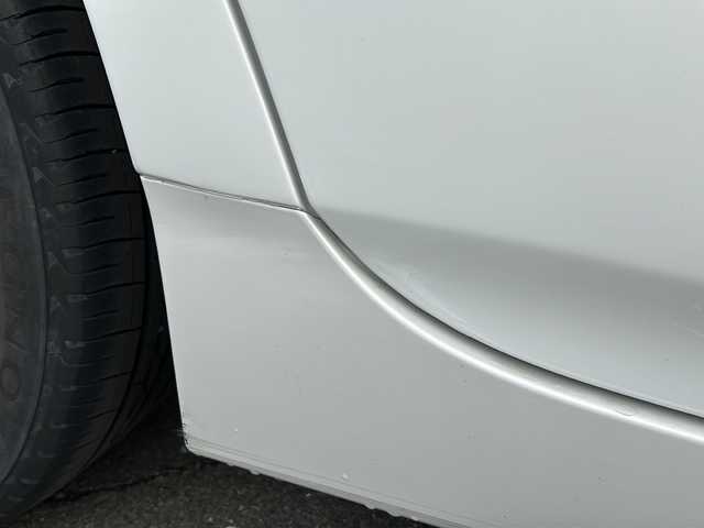 トヨタ プリウス 岡山県 2014(平26)年 8.3万km ホワイトパールクリスタルシャイン 純正ＨＤＤナビＮＨＺＮ－Ｘ６２Ｇ　/BT/CD/DVD/フルセグ/バックカメラ　/衝突安全ボディー　/ブレーキアシスト　/プライバシーガラス/UVカットガラス　/分割可倒式リヤシート　/スマートキー　/プッシュスタート/ドラレコ　/ＥＴＣ　/オートエアコン　/盗難防止システム/横滑り防止システム/純正17インチAW