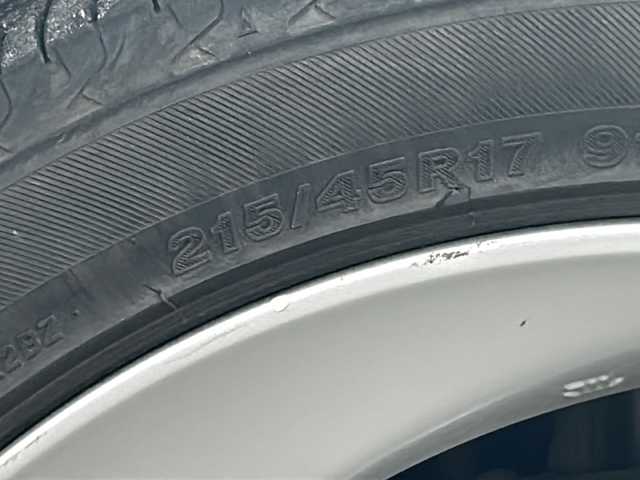 トヨタ プリウス 岡山県 2014(平26)年 8.3万km ホワイトパールクリスタルシャイン 純正ＨＤＤナビＮＨＺＮ－Ｘ６２Ｇ　/BT/CD/DVD/フルセグ/バックカメラ　/衝突安全ボディー　/ブレーキアシスト　/プライバシーガラス/UVカットガラス　/分割可倒式リヤシート　/スマートキー　/プッシュスタート/ドラレコ　/ＥＴＣ　/オートエアコン　/盗難防止システム/横滑り防止システム/純正17インチAW