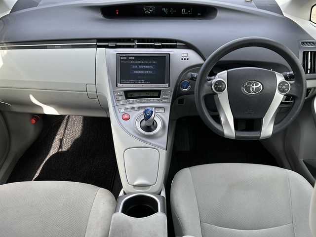 トヨタ プリウス 岡山県 2014(平26)年 8.3万km ホワイトパールクリスタルシャイン 純正ＨＤＤナビＮＨＺＮ－Ｘ６２Ｇ　/BT/CD/DVD/フルセグ/バックカメラ　/衝突安全ボディー　/ブレーキアシスト　/プライバシーガラス/UVカットガラス　/分割可倒式リヤシート　/スマートキー　/プッシュスタート/ドラレコ　/ＥＴＣ　/オートエアコン　/盗難防止システム/横滑り防止システム/純正17インチAW