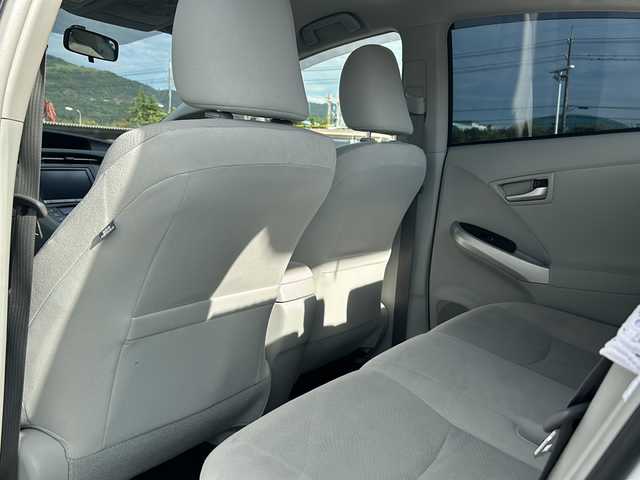 トヨタ プリウス 岡山県 2014(平26)年 8.3万km ホワイトパールクリスタルシャイン 純正ＨＤＤナビＮＨＺＮ－Ｘ６２Ｇ　/BT/CD/DVD/フルセグ/バックカメラ　/衝突安全ボディー　/ブレーキアシスト　/プライバシーガラス/UVカットガラス　/分割可倒式リヤシート　/スマートキー　/プッシュスタート/ドラレコ　/ＥＴＣ　/オートエアコン　/盗難防止システム/横滑り防止システム/純正17インチAW