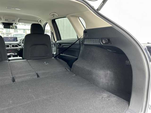マツダ ＣＸ－５ XD プロアクティブ 滋賀県 2022(令4)年 7.3万km ロジウムホワイトプレミアムメタリック ディーゼル/2WD(FF)/6速AT/10.25インチ純正ナビ/（FM/AM/フルセグ/Bluetooth）/ETC/３６０°ビュー・モニター/バックカメラ/電動リアゲート/プリクラッシュブレーキアシスト	/踏み間違い防止アシスト	/後側方衝突防止支援システム	/ブラインドスポットモニタリング/レーンキープアシスト/レーダークルーズコントロール/コーナー・バックセンサー	/標識検知機能/運転席・助手席シートヒーター/ワイヤレス充電/アイドリングストップ/電動格納ミラー/電動パーキング/ブレーキホールド/革巻きステアリング/ステアリングスイッチ/ステアリングヒーター/パドルシフト/オートライト/LEDヘッドライト/フルオートエアコン/自動防眩ルームミラー/ヘッドアップディスプレイ/プッシュスタート/スマートキー/純正フロアマット