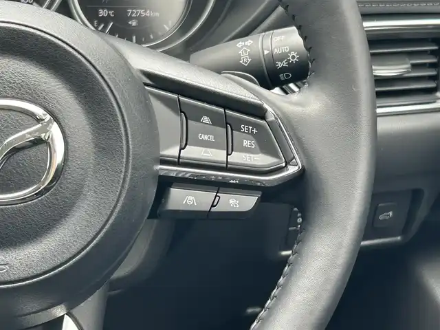 マツダ ＣＸ－５ XD プロアクティブ 滋賀県 2022(令4)年 7.3万km ロジウムホワイトプレミアムメタリック ディーゼル/2WD(FF)/6速AT/10.25インチ純正ナビ/（FM/AM/フルセグ/Bluetooth）/ETC/３６０°ビュー・モニター/バックカメラ/電動リアゲート/プリクラッシュブレーキアシスト	/踏み間違い防止アシスト	/後側方衝突防止支援システム	/ブラインドスポットモニタリング/レーンキープアシスト/レーダークルーズコントロール/コーナー・バックセンサー	/標識検知機能/運転席・助手席シートヒーター/ワイヤレス充電/アイドリングストップ/電動格納ミラー/電動パーキング/ブレーキホールド/革巻きステアリング/ステアリングスイッチ/ステアリングヒーター/パドルシフト/オートライト/LEDヘッドライト/フルオートエアコン/自動防眩ルームミラー/ヘッドアップディスプレイ/プッシュスタート/スマートキー/純正フロアマット