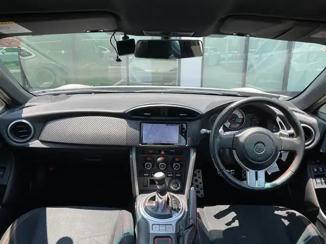 トヨタ ８６ GT 香川県 2015(平27)年 5.1万km クリスタルホワイトパール 純正SDナビ/→AM/FM/CD/DVD/Bluetooth/フルセグTV/バックカメラ/前後ドライブレコーダー/車高調/社外マフラー/社外18インチアルミホイール/HIDヘッドライト/パドルシフト/MTモード付AT/プッシュスタート/スマートキー/スペアキー×1