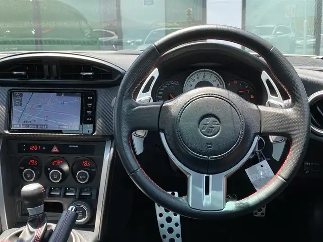 トヨタ ８６ GT 香川県 2015(平27)年 5.1万km クリスタルホワイトパール 純正SDナビ/→AM/FM/CD/DVD/Bluetooth/フルセグTV/バックカメラ/前後ドライブレコーダー/車高調/社外マフラー/社外18インチアルミホイール/HIDヘッドライト/パドルシフト/MTモード付AT/プッシュスタート/スマートキー/スペアキー×1