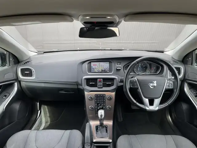 ボルボ Ｖ４０ クロスカントリー T5 AWD 道東・釧路十勝 2013(平25)年 4.2万km ブラックサファイアメタリック ４WD/純正HDDナビ/ CD/DVD/BT/フルセグ/バックカメラ/ETC/衝突回避ブレーキ/レーンディパーチャーアラート/アダプティブクルーズコントロール/ブラインドスポットインフォメーション/リアパークセンサー/運転席メモリ付きパワーシート/フロントシートヒーティング/LEDヘッドライト/オートライト/純正17インチAW/純正フロアマット