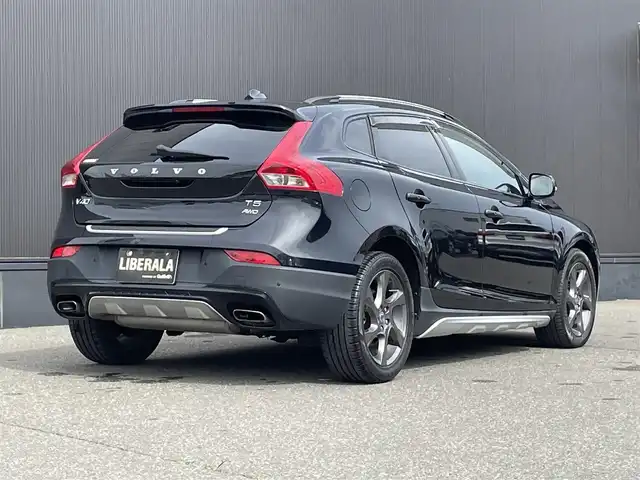 ボルボ Ｖ４０ クロスカントリー T5 AWD 道東・釧路十勝 2013(平25)年 4.2万km ブラックサファイアメタリック ４WD/純正HDDナビ/ CD/DVD/BT/フルセグ/バックカメラ/ETC/衝突回避ブレーキ/レーンディパーチャーアラート/アダプティブクルーズコントロール/ブラインドスポットインフォメーション/リアパークセンサー/運転席メモリ付きパワーシート/フロントシートヒーティング/LEDヘッドライト/オートライト/純正17インチAW/純正フロアマット
