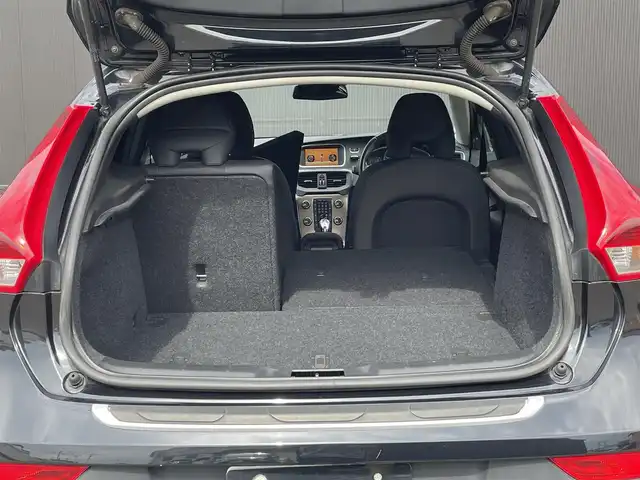 ボルボ Ｖ４０ クロスカントリー T5 AWD 道東・釧路十勝 2013(平25)年 4.2万km ブラックサファイアメタリック ４WD/純正HDDナビ/ CD/DVD/BT/フルセグ/バックカメラ/ETC/衝突回避ブレーキ/レーンディパーチャーアラート/アダプティブクルーズコントロール/ブラインドスポットインフォメーション/リアパークセンサー/運転席メモリ付きパワーシート/フロントシートヒーティング/LEDヘッドライト/オートライト/純正17インチAW/純正フロアマット
