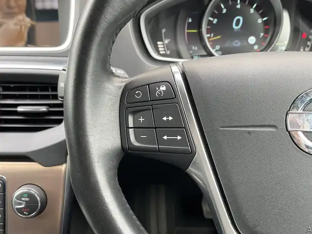 ボルボ Ｖ４０ クロスカントリー T5 AWD 道東・釧路十勝 2013(平25)年 4.2万km ブラックサファイアメタリック ４WD/純正HDDナビ/ CD/DVD/BT/フルセグ/バックカメラ/ETC/衝突回避ブレーキ/レーンディパーチャーアラート/アダプティブクルーズコントロール/ブラインドスポットインフォメーション/リアパークセンサー/運転席メモリ付きパワーシート/フロントシートヒーティング/LEDヘッドライト/オートライト/純正17インチAW/純正フロアマット