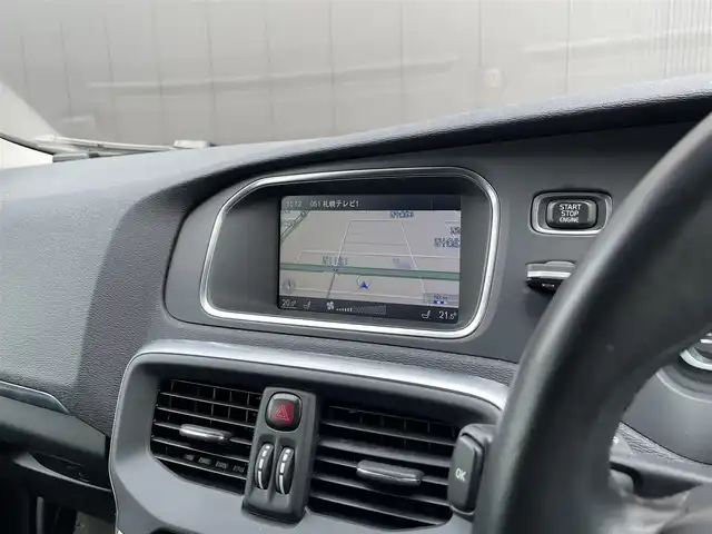 ボルボ Ｖ４０ クロスカントリー T5 AWD 道東・釧路十勝 2013(平25)年 4.2万km ブラックサファイアメタリック ４WD/純正HDDナビ/ CD/DVD/BT/フルセグ/バックカメラ/ETC/衝突回避ブレーキ/レーンディパーチャーアラート/アダプティブクルーズコントロール/ブラインドスポットインフォメーション/リアパークセンサー/運転席メモリ付きパワーシート/フロントシートヒーティング/LEDヘッドライト/オートライト/純正17インチAW/純正フロアマット