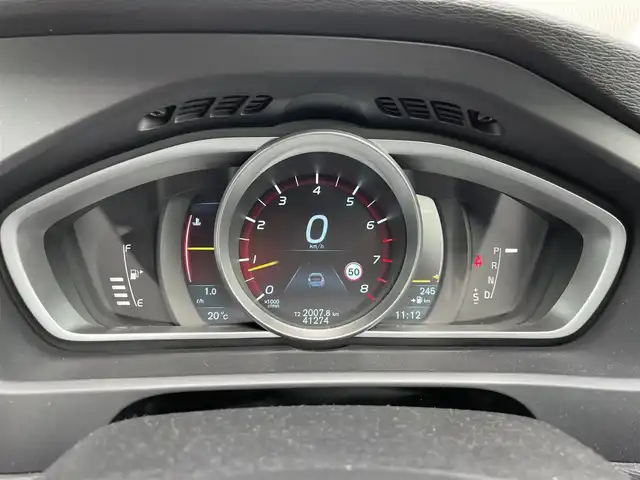 ボルボ Ｖ４０ クロスカントリー T5 AWD 道東・釧路十勝 2013(平25)年 4.2万km ブラックサファイアメタリック ４WD/純正HDDナビ/ CD/DVD/BT/フルセグ/バックカメラ/ETC/衝突回避ブレーキ/レーンディパーチャーアラート/アダプティブクルーズコントロール/ブラインドスポットインフォメーション/リアパークセンサー/運転席メモリ付きパワーシート/フロントシートヒーティング/LEDヘッドライト/オートライト/純正17インチAW/純正フロアマット