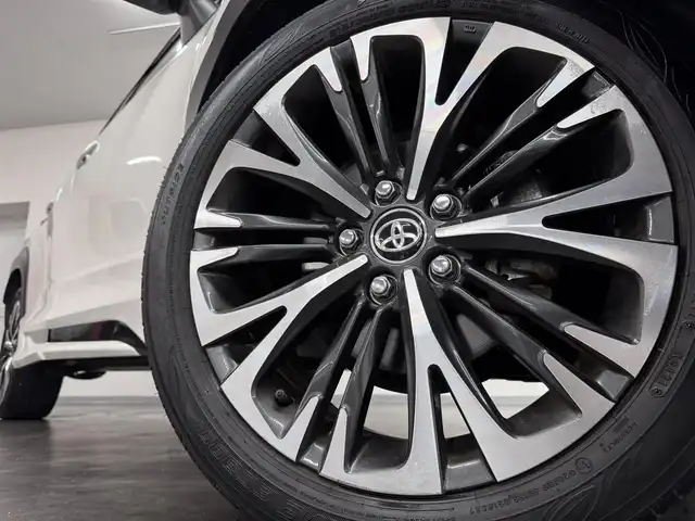 トヨタ ヤリスクロス ハイブリッド Z 三重県 2021(令3)年 6.4万km ブラックマイカ/ホワイトパールクリスタルシャイン 2トーン ハイブリッド/FF/フロアCVT/純正 8インチナビ*/（AM/FM/USB/iPod/Bluetooth/Miracast/TV/CarPlay/AndroidAuto）/パノラミックビューモニター*/ドライブレコーダー 前方/ETC/モデリスタエアロ『アドバンス・ロバスト・スタイル』（F/S/R下）/Toyota Safety Sense/・プリクラッシュセーフティ/・レーントレーシングアシスト/・レーダークルコン（全車速追従機能付）/・アダプティブハイビームシステム*/・ロードサインアシスト/・インテリジェントクリアランスソナー［パーキングサポートブレーキ（静止物＆後方接近車両）］/・トヨタ チームメイト［アドバンスト パーク］*/・ブラインドスポットモニター＆リヤクロストラフィックアラート/・先行車発進告知機能/など/装備/・ハンズフリーパワーバックドア*/・カラーヘッドアップディスプレイ*/・ハーフレザーシート/・シートヒーター（D/N）/・パワーシート（D6way）/・オートエアコン/・オートライト/・LEDヘッドランプ/・ステアリングスイッチ/・電子パーキングブレーキ＆ブレーキホールド/・純正18inAW/・保/取/ナビ取/・スマートキーx1/など/*…メーカーOP