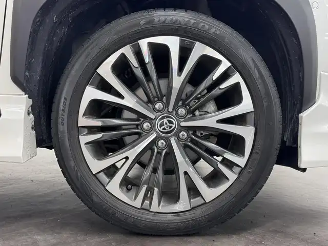 トヨタ ヤリスクロス ハイブリッド Z 三重県 2021(令3)年 6.4万km ブラックマイカ/ホワイトパールクリスタルシャイン 2トーン ハイブリッド/FF/フロアCVT/純正 8インチナビ*/（AM/FM/USB/iPod/Bluetooth/Miracast/TV/CarPlay/AndroidAuto）/パノラミックビューモニター*/ドライブレコーダー 前方/ETC/モデリスタエアロ『アドバンス・ロバスト・スタイル』（F/S/R下）/Toyota Safety Sense/・プリクラッシュセーフティ/・レーントレーシングアシスト/・レーダークルコン（全車速追従機能付）/・アダプティブハイビームシステム*/・ロードサインアシスト/・インテリジェントクリアランスソナー［パーキングサポートブレーキ（静止物＆後方接近車両）］/・トヨタ チームメイト［アドバンスト パーク］*/・ブラインドスポットモニター＆リヤクロストラフィックアラート/・先行車発進告知機能/など/装備/・ハンズフリーパワーバックドア*/・カラーヘッドアップディスプレイ*/・ハーフレザーシート/・シートヒーター（D/N）/・パワーシート（D6way）/・オートエアコン/・オートライト/・LEDヘッドランプ/・ステアリングスイッチ/・電子パーキングブレーキ＆ブレーキホールド/・純正18inAW/・保/取/ナビ取/・スマートキーx1/など/*…メーカーOP