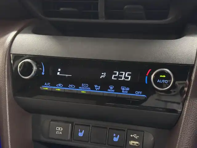 トヨタ ヤリスクロス ハイブリッド Z 三重県 2021(令3)年 6.4万km ブラックマイカ/ホワイトパールクリスタルシャイン 2トーン ハイブリッド/FF/フロアCVT/純正 8インチナビ*/（AM/FM/USB/iPod/Bluetooth/Miracast/TV/CarPlay/AndroidAuto）/パノラミックビューモニター*/ドライブレコーダー 前方/ETC/モデリスタエアロ『アドバンス・ロバスト・スタイル』（F/S/R下）/Toyota Safety Sense/・プリクラッシュセーフティ/・レーントレーシングアシスト/・レーダークルコン（全車速追従機能付）/・アダプティブハイビームシステム*/・ロードサインアシスト/・インテリジェントクリアランスソナー［パーキングサポートブレーキ（静止物＆後方接近車両）］/・トヨタ チームメイト［アドバンスト パーク］*/・ブラインドスポットモニター＆リヤクロストラフィックアラート/・先行車発進告知機能/など/装備/・ハンズフリーパワーバックドア*/・カラーヘッドアップディスプレイ*/・ハーフレザーシート/・シートヒーター（D/N）/・パワーシート（D6way）/・オートエアコン/・オートライト/・LEDヘッドランプ/・ステアリングスイッチ/・電子パーキングブレーキ＆ブレーキホールド/・純正18inAW/・保/取/ナビ取/・スマートキーx1/など/*…メーカーOP