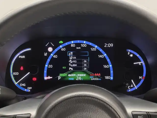 トヨタ ヤリスクロス ハイブリッド Z 三重県 2021(令3)年 6.4万km ブラックマイカ/ホワイトパールクリスタルシャイン 2トーン ハイブリッド/FF/フロアCVT/純正 8インチナビ*/（AM/FM/USB/iPod/Bluetooth/Miracast/TV/CarPlay/AndroidAuto）/パノラミックビューモニター*/ドライブレコーダー 前方/ETC/モデリスタエアロ『アドバンス・ロバスト・スタイル』（F/S/R下）/Toyota Safety Sense/・プリクラッシュセーフティ/・レーントレーシングアシスト/・レーダークルコン（全車速追従機能付）/・アダプティブハイビームシステム*/・ロードサインアシスト/・インテリジェントクリアランスソナー［パーキングサポートブレーキ（静止物＆後方接近車両）］/・トヨタ チームメイト［アドバンスト パーク］*/・ブラインドスポットモニター＆リヤクロストラフィックアラート/・先行車発進告知機能/など/装備/・ハンズフリーパワーバックドア*/・カラーヘッドアップディスプレイ*/・ハーフレザーシート/・シートヒーター（D/N）/・パワーシート（D6way）/・オートエアコン/・オートライト/・LEDヘッドランプ/・ステアリングスイッチ/・電子パーキングブレーキ＆ブレーキホールド/・純正18inAW/・保/取/ナビ取/・スマートキーx1/など/*…メーカーOP
