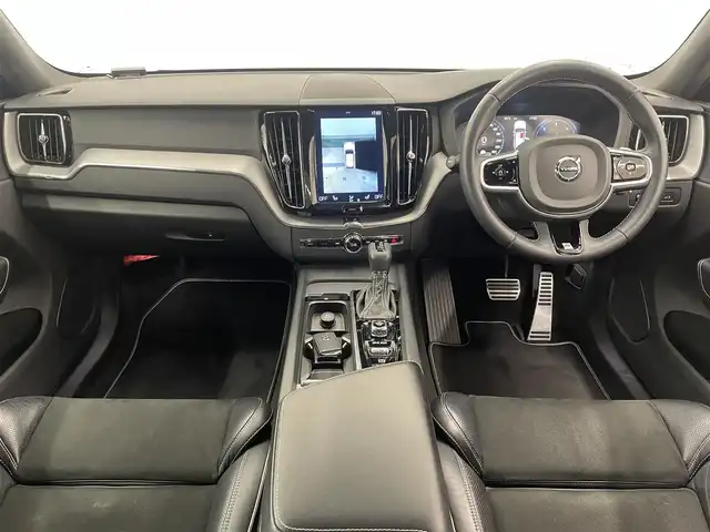 ボルボ ＸＣ６０ D4 AWD Rデザイン 岡山県 2018(平30)年 6.3万km クリスタルホワイトP 純正SENSUS/CD/AM/FM/フルセグTV/Bluetooth/アップルカープレイ/ハーフレザーシート/パワーシート/シートヒーター/アルミペダル/ESC/LKA/クロストラフィックアラート/BLIS/ロードサインインフォーメーション/自動ブレーキ/パークセンサー/全方位カメラ/コーナーリングライト/アクティブベンディングライト/ACC/パワーテールゲート/ブレーキAH