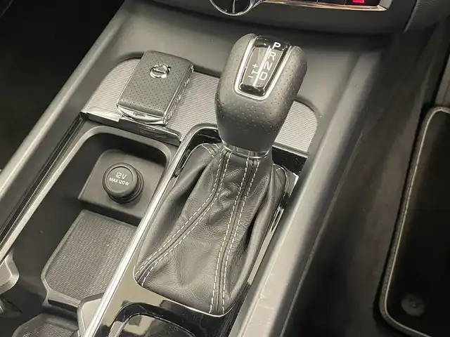 ボルボ ＸＣ６０ D4 AWD Rデザイン 岡山県 2018(平30)年 6.3万km クリスタルホワイトP 純正SENSUS/CD/AM/FM/フルセグTV/Bluetooth/アップルカープレイ/ハーフレザーシート/パワーシート/シートヒーター/アルミペダル/ESC/LKA/クロストラフィックアラート/BLIS/ロードサインインフォーメーション/自動ブレーキ/パークセンサー/全方位カメラ/コーナーリングライト/アクティブベンディングライト/ACC/パワーテールゲート/ブレーキAH