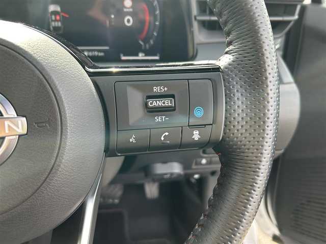 日産 オーラ ニスモ 愛媛県 2022(令4)年 2.3万km ピュアホワイトパール / スーパーブラック 2トーン NissanConnect9型ワイドディスプレイ/全方位カメラ/プロパイロット(ナビリンク機能付)/プロパイロット緊急停止支援システム/AppleCarPlay/AndroidAuto/BT/フルセグTV/HDMI入力端子/USB入力端子/インテリジェントルームミラー/後側方車両検知警報(BSW)/クリアランスソナー/ワイヤレス充電/ステアリングヒーター/D/N席シートヒーター/前後ドライブレコーダー/NISMOサイドロアガーニッシュ/NISMOリヤバンパ―ガーニッシュ/NISMOフロントリップスポイラー/NISMO専用シート/NISMOドアプロテクター/現状サマー(純正AW)(205/50/ZR17)/MICHELIN PILOT SPORT4