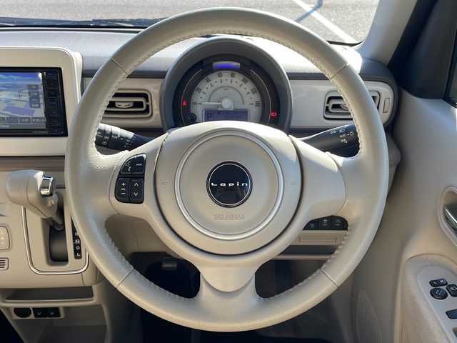 スズキ ラパン X 島根県 2022(令4)年 5.6万km フォーンベージュM 社外7インチメモリナビゲーション(KXM-E506W2)/スズキセーフティサポート/社外前方ドライブレコーダー/D/N席シートヒーター/AUTOライト/LEDヘッドライト/コーナーセンサー/ステアリングリモコン/アイドリングストップ/純正14インチアルミホイール