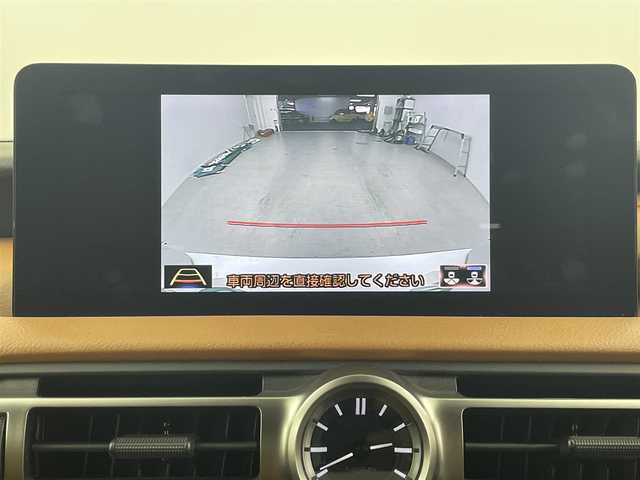 レクサス ＩＳ 300h バージョンL 埼玉県 2021(令3)年 3万km ソニッククォーツ 純正ナビ（Bluetooth/CD/DVD/AM/FM）/フルセグTV/バックカメラ/レーダークルーズコントロール/横滑り防止装置/レーンキープアシスト/盗難防止装置/オートライト/オートマチックハイビーム/LEDヘッドライト/コーナーセンサー/ドライブレコーダー/ETC2.0/パドルシフト