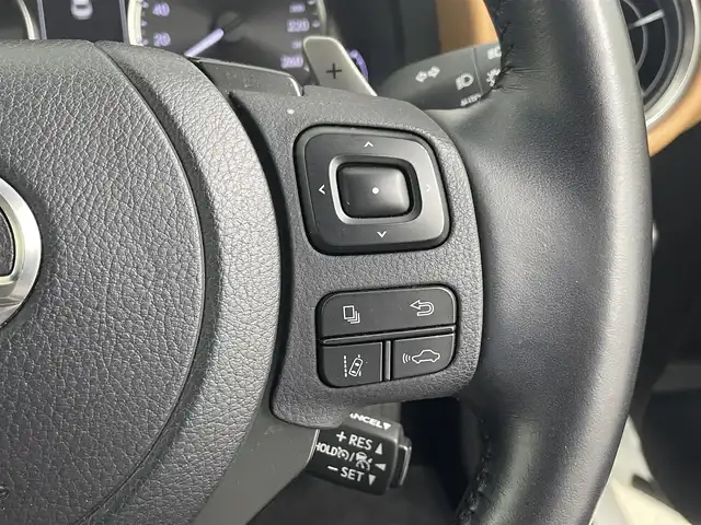 レクサス ＩＳ 300h バージョンL 埼玉県 2021(令3)年 3万km ソニッククォーツ 純正ナビ（Bluetooth/CD/DVD/AM/FM）/フルセグTV/バックカメラ/レーダークルーズコントロール/横滑り防止装置/レーンキープアシスト/盗難防止装置/オートライト/オートマチックハイビーム/LEDヘッドライト/コーナーセンサー/ドライブレコーダー/ETC2.0/パドルシフト