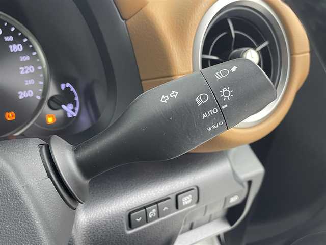 レクサス ＩＳ 300h バージョンL 埼玉県 2021(令3)年 3万km ソニッククォーツ 純正ナビ（Bluetooth/CD/DVD/AM/FM）/フルセグTV/バックカメラ/レーダークルーズコントロール/横滑り防止装置/レーンキープアシスト/盗難防止装置/オートライト/オートマチックハイビーム/LEDヘッドライト/コーナーセンサー/ドライブレコーダー/ETC2.0/パドルシフト