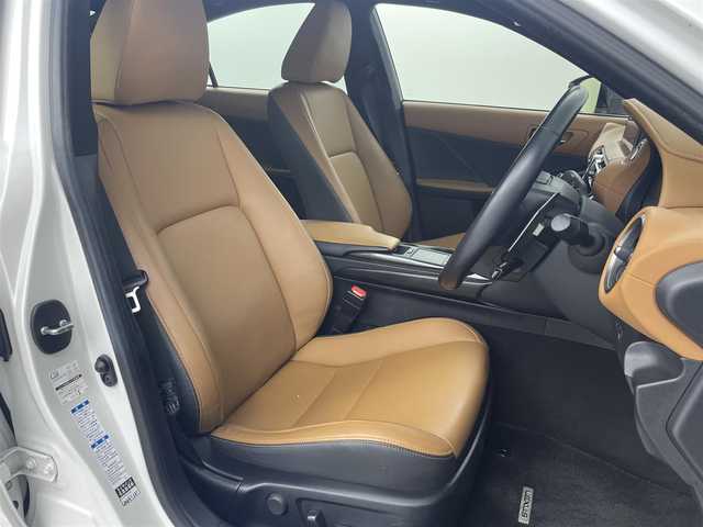 レクサス ＩＳ 300h バージョンL 埼玉県 2021(令3)年 3万km ソニッククォーツ 純正ナビ（Bluetooth/CD/DVD/AM/FM）/フルセグTV/バックカメラ/レーダークルーズコントロール/横滑り防止装置/レーンキープアシスト/盗難防止装置/オートライト/オートマチックハイビーム/LEDヘッドライト/コーナーセンサー/ドライブレコーダー/ETC2.0/パドルシフト