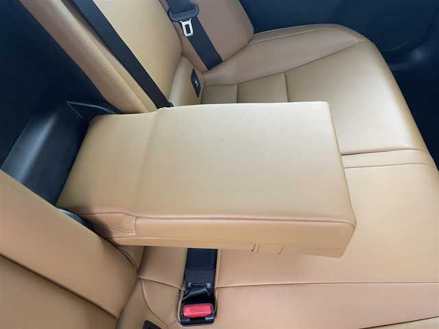 レクサス ＩＳ 300h バージョンL 埼玉県 2021(令3)年 3万km ソニッククォーツ 純正ナビ（Bluetooth/CD/DVD/AM/FM）/フルセグTV/バックカメラ/レーダークルーズコントロール/横滑り防止装置/レーンキープアシスト/盗難防止装置/オートライト/オートマチックハイビーム/LEDヘッドライト/コーナーセンサー/ドライブレコーダー/ETC2.0/パドルシフト