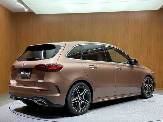 メルセデス・ベンツ Ｍ・ベンツ Ｂ２００ｄ AMGライン 千葉県 2023(令5)年 1.7万km 赤／ゴールド ＡＣＣ　/半革シート　/ナビ　/ＴＶ　/Ｂカメラ　/Ｂｌｕｅｔｏｏｔｈ接続　/シートヒーター　/電動シート/電動リアゲート　/マルチビームＬＥＤ　/ハイビームアシスト　/アンビエントライト　/アクティブパーキング　/ＲＳＰ