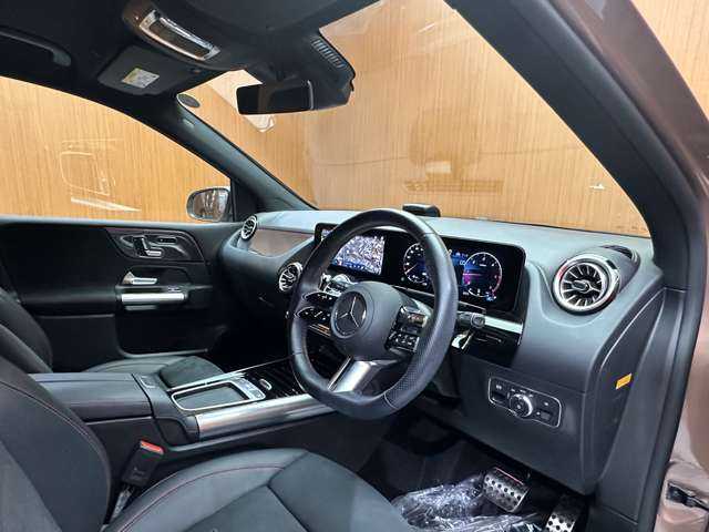 メルセデス・ベンツ Ｍ・ベンツ Ｂ２００ｄ AMGライン 千葉県 2023(令5)年 1.7万km 赤／ゴールド ＡＣＣ　/半革シート　/ナビ　/ＴＶ　/Ｂカメラ　/Ｂｌｕｅｔｏｏｔｈ接続　/シートヒーター　/電動シート/電動リアゲート　/マルチビームＬＥＤ　/ハイビームアシスト　/アンビエントライト　/アクティブパーキング　/ＲＳＰ
