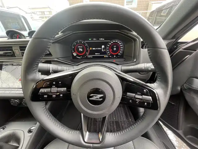 日産 フェアレディ Ｚ バージョンST 熊本県 2025(令7)年 1.2万km 黒 ワンオーナー/プッシュスタート/純正ナビ/BOSEサウンド/バックカメラ/ビルトインETC/純正19インチAW/純正キャリパー/レーダークルーズ/ハーフレザーシート/全席パワーシート/全席シートヒーター/3連メーター/LEDヘッドライト/オートライト/フォグライト/前後コーナーセンサー/横滑り防止装置/ウィンカーミラー/新車保証書/取扱説明書/スマートスペアキー×1本/カラー番号：GAT