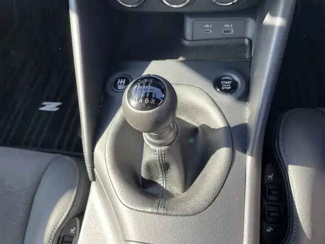 日産 フェアレディ Ｚ バージョンST 熊本県 2025(令7)年 1.2万km 黒 ワンオーナー/プッシュスタート/純正ナビ/BOSEサウンド/バックカメラ/ビルトインETC/純正19インチAW/純正キャリパー/レーダークルーズ/ハーフレザーシート/全席パワーシート/全席シートヒーター/3連メーター/LEDヘッドライト/オートライト/フォグライト/前後コーナーセンサー/横滑り防止装置/ウィンカーミラー/新車保証書/取扱説明書/スマートスペアキー×1本/カラー番号：GAT