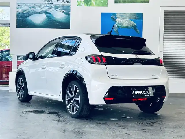 プジョー ２０８ GT ライン 大阪府 2020(令2)年 0.7万km BLANC NACRE ハーフレザー/純正ディスプレイオーディオ/applecarplay/バックカメラ/ガラスルーフ/純正17インチAW/LEDヘッドライト/ブラインドスポット/クリアランスソナー/ワイヤレス充電