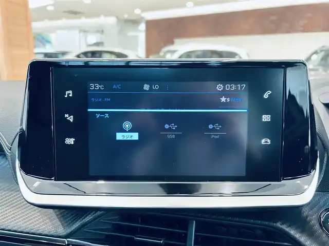プジョー ２０８ GT ライン 大阪府 2020(令2)年 0.7万km BLANC NACRE ハーフレザー/純正ディスプレイオーディオ/applecarplay/バックカメラ/ガラスルーフ/純正17インチAW/LEDヘッドライト/ブラインドスポット/クリアランスソナー/ワイヤレス充電