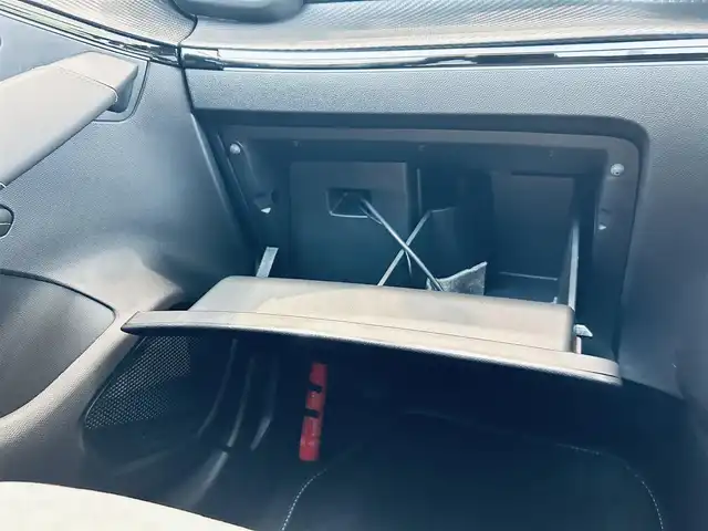 プジョー ２０８ GT ライン 大阪府 2020(令2)年 0.7万km BLANC NACRE ハーフレザー/純正ディスプレイオーディオ/applecarplay/バックカメラ/ガラスルーフ/純正17インチAW/LEDヘッドライト/ブラインドスポット/クリアランスソナー/ワイヤレス充電