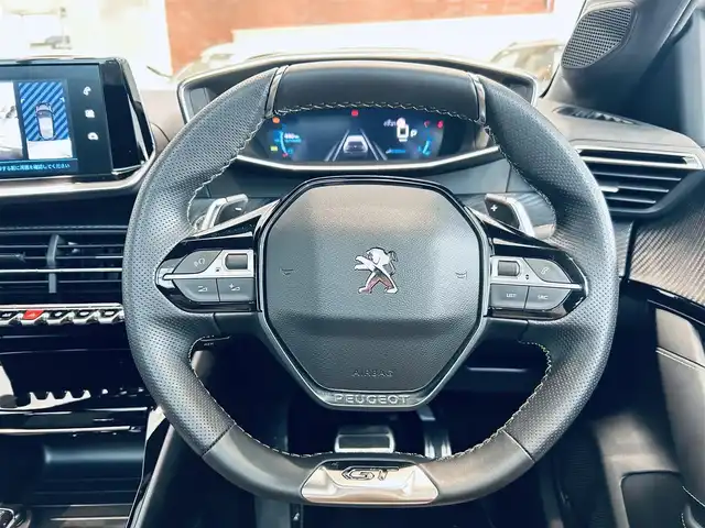 プジョー ２０８ GT ライン 大阪府 2020(令2)年 0.7万km BLANC NACRE ハーフレザー/純正ディスプレイオーディオ/applecarplay/バックカメラ/ガラスルーフ/純正17インチAW/LEDヘッドライト/ブラインドスポット/クリアランスソナー/ワイヤレス充電