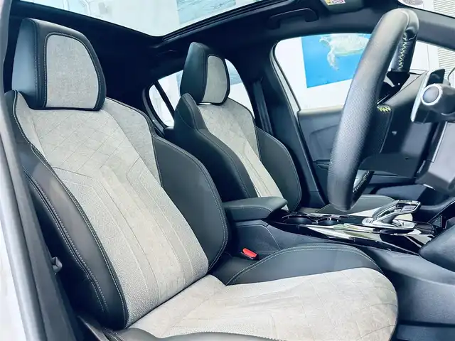 プジョー ２０８ GT ライン 大阪府 2020(令2)年 0.7万km BLANC NACRE ハーフレザー/純正ディスプレイオーディオ/applecarplay/バックカメラ/ガラスルーフ/純正17インチAW/LEDヘッドライト/ブラインドスポット/クリアランスソナー/ワイヤレス充電