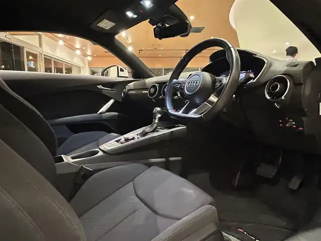 アウディ ＴＴクーペ 2．0 TFSI クワトロ 道央・札幌 2016(平28)年 6.2万km グレイシアホワイトメタリック グレイシアホワイトメタリック/アシスタンスパッケージアドバンスド/　・クルーズコントロール/　・アウディサイドアシスト/　・アウディアクティブレーンアシスト/　・リアビューカメラ/　・パークアシスト/　・アウディホールドアシスト/マトリクスLEDヘッドライト/純正メモリナビ/フルセグテレビ/DVD/SD/USB/BT/パーキングエイド/電動フロントシート/ETC/社外ドライブレコーダー
