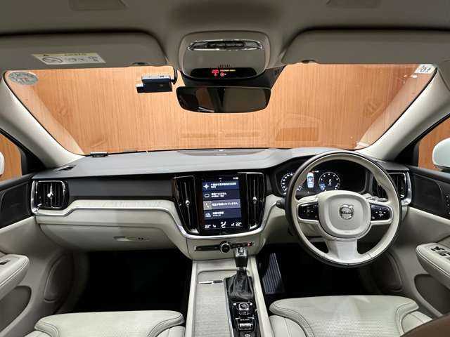 ボルボ Ｖ６０ クロスカントリー T5 AWD プロ 千葉県 2019(令1)年 5.4万km アイスホワイト ＡＣＣ　/白革シート　/ＨＵＤ　/ナビ　/ＴＶ　/Ｂｌｕｅｔｏｏｔｈ接続　/３６０°ｈａｒｍａｎｋａｒｄｏｎサウンド　/シートヒーター　/電動シート　/電動リアゲート　/ＬＥＤヘッドライト　/衝突軽減Ｂ　/ＢＳＭ　/ＬＫＡ